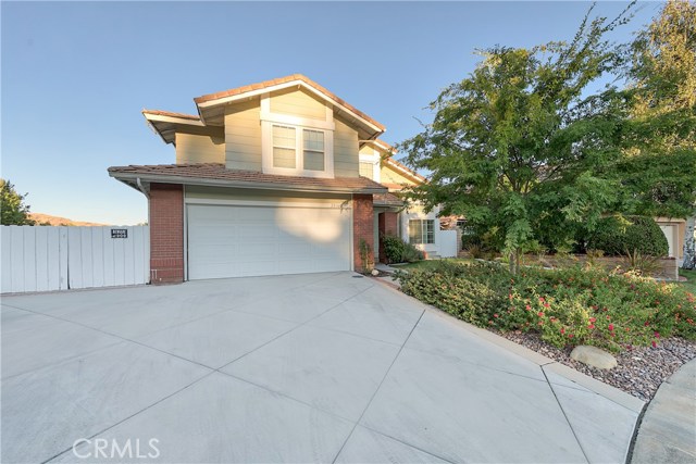 28362 Maxine Lane Saugus, California Spacious Saugus home! 5 bedrooms, one bedroom downstairs, 4 bedrooms up. Separate living and family room, vaulted ceilings, hardwood floors and shutters downstairs. Granite counters in kitchen and recessed lights, all LED. Master bath has dual vanity, soaking tub and newer toilet. Newer A/C, furnace and ductwork; Newer water heater. Dual pane windows throughout. Good size, private yard with pavers. View! No neighbors behind. Expanded driveway. Low maintenance yards! End of cul-de-sac location! Make this home your own! Great opportunity!