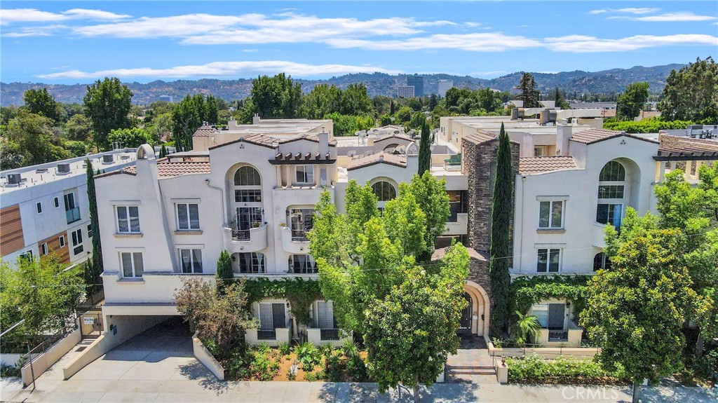 15206 Burbank Boulevard 204, Sherman Oaks, CA 91411