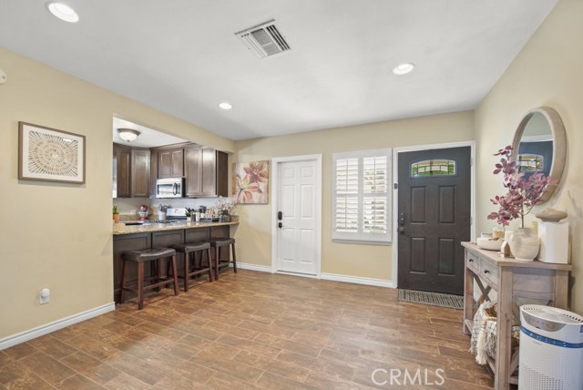6943 Aura Avenue photo 6