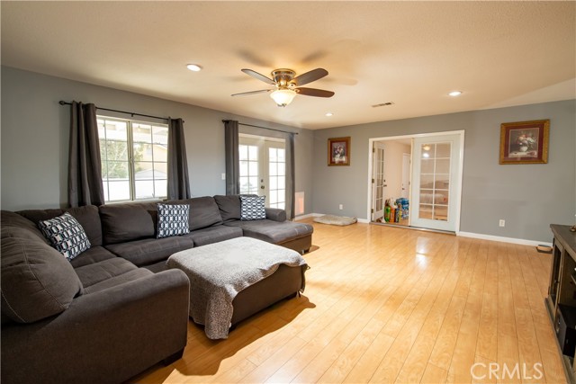 13619 Shablow Avenue photo 2