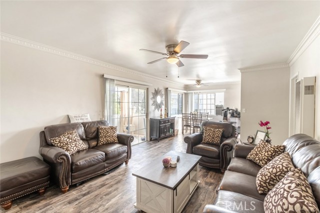1717 North Berendo Street, 1/2 photo 4