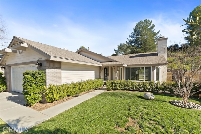 22448 Paragon Dr, Saugus, CA 91350