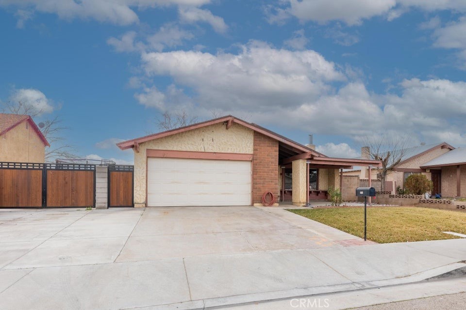 842 E Kettering Street, Lancaster, CA 93535