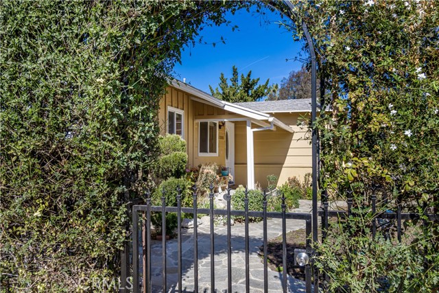 Photo of 5203 Alhama Drive, Woodland Hills, CA 91364