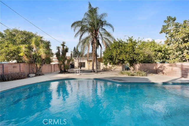 14846 Lorne Street photo 2