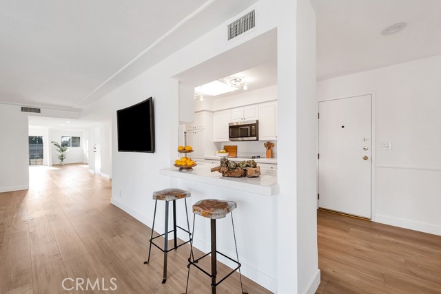 5050 Coldwater Canyon Avenue, 2 photo 5
