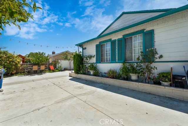 9849 Amboy Avenue photo 1
