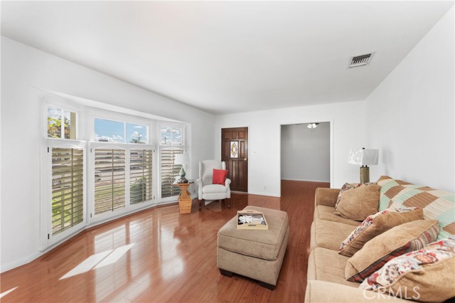 8427 Aura Avenue photo 5