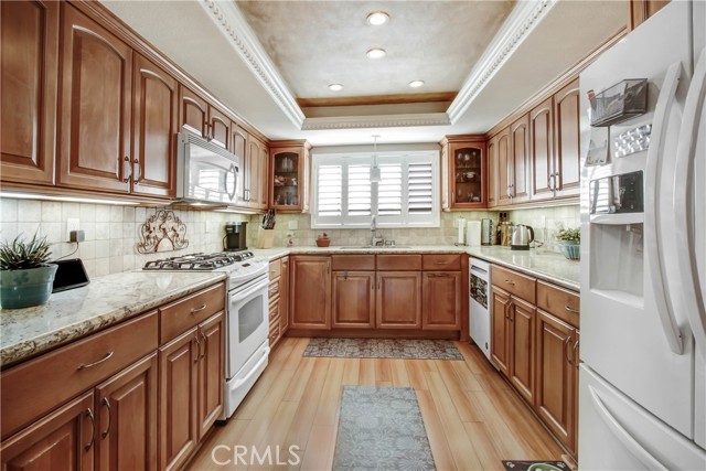 21821 Burbank Boulevard, 138 photo 6