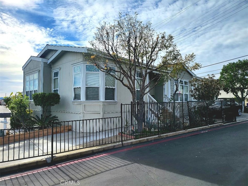 20652 Lassen Street 1, Chatsworth, CA 91311