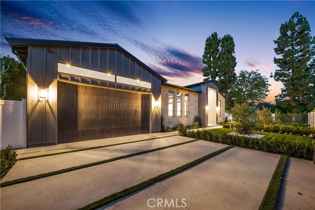 Detail Gallery Image 1 of 1 For 17201 Weddington St, Encino,  CA 91316 - 5 Beds | 5/2 Baths