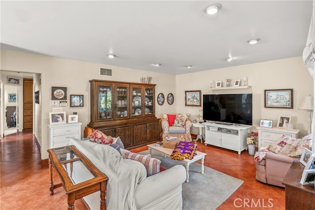 10733 Mather Avenue photo 5