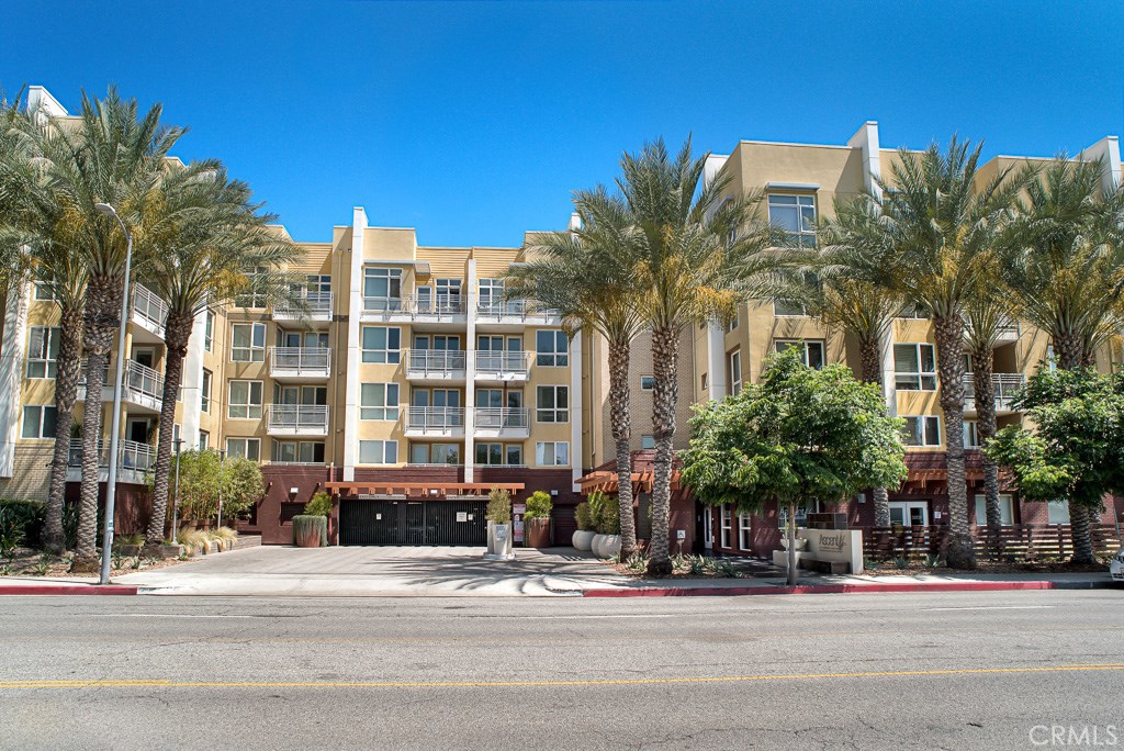 Residential for sale in Woodland Hills, California, SR20223860