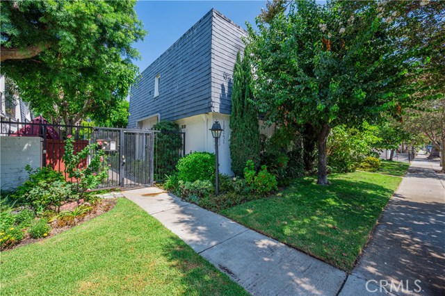 Photo of 10841 Blix Street #2, Toluca Lake, CA 91602