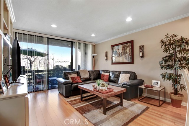 21821 Burbank Boulevard, 138 photo 8