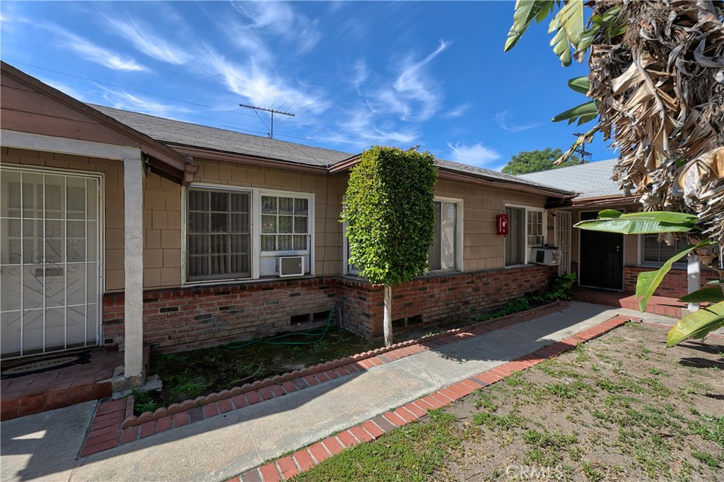 5619 Willowcrest Avenue, North Hollywood, CA 91601