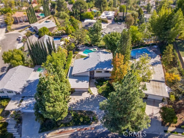 4566 Ellenita Avenue photo 3