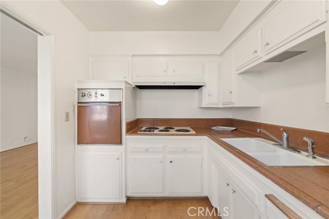 239 S Barrington Avenue F8, Brentwood, CA, 90049 239 S Barrington Avenue F8, Brentwood, CA, 90049