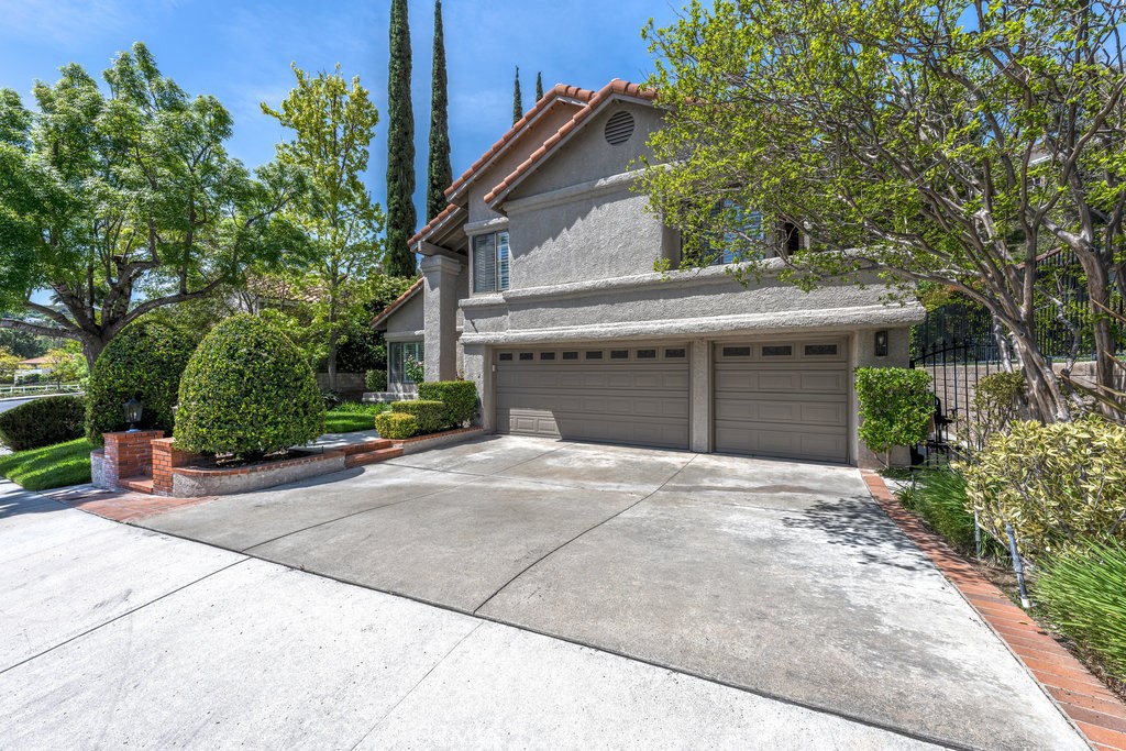 24355 Crestview Drive, Newhall, CA 91321