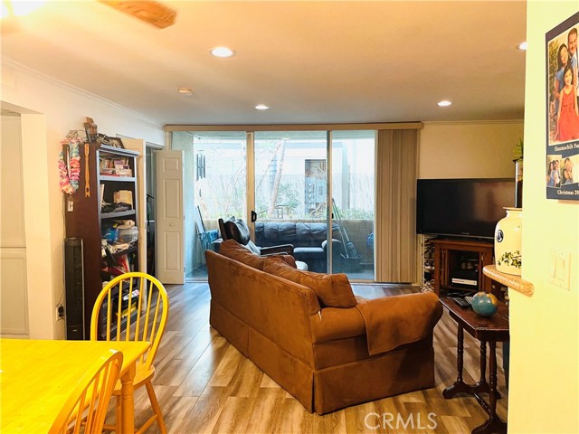 5325 Newcastle Avenue, 142 photo 3
