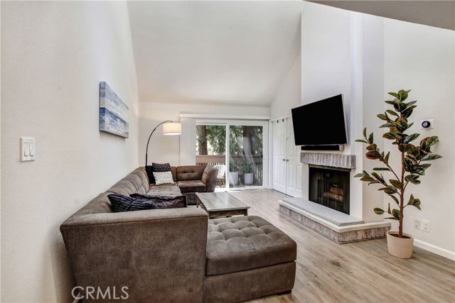 22330 Victory Boulevard, 506 photo 5