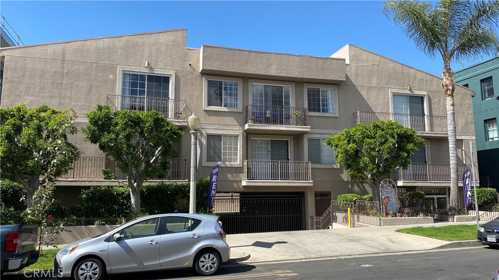 621 N Bronson Avenue