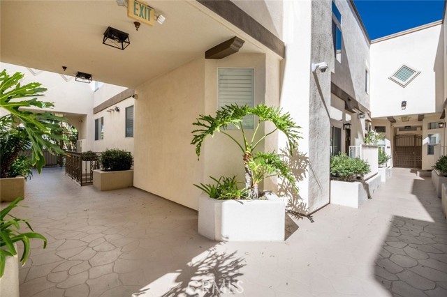 4520 Fulton Avenue, 10 photo 3