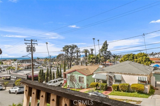 850 10th Street, Hermosa Beach, California 90254, 3 Bedrooms Bedrooms, ,2 BathroomsBathrooms,Residential,Sold,10th,SR22040887