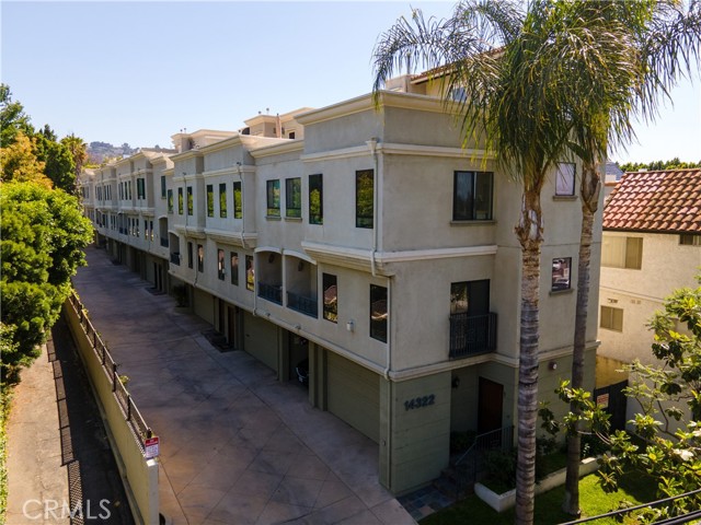 14322 Dickens St #3, Sherman Oaks, CA 91423