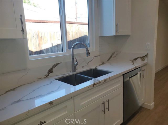 Quartz countertops.