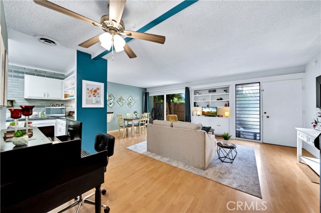 15542 Sherman Way, 8 photo 8