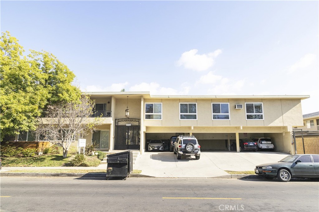 8740 Owensmouth Avenue, Canoga Park, CA 91304