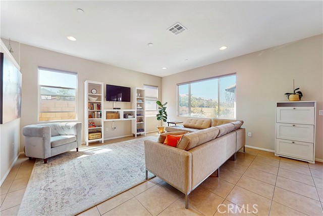 3401 Kings Canyon Drive photo 2