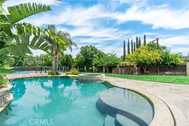 Photo of 22953 Oxnard Street, Woodland Hills, CA 91367
