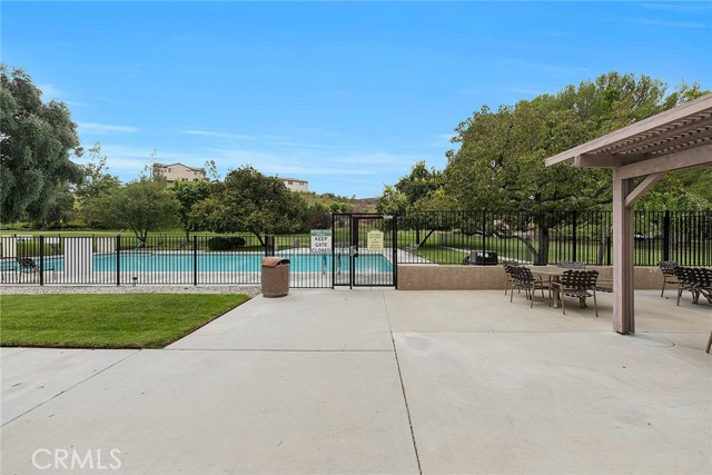 Scenic Hills Patio Dining Area