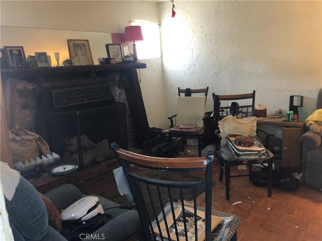 https://media.crmls.org/mediascn/a1ee0e27-946a-489f-b949-d970e36be731.jpg?preset=X-Large