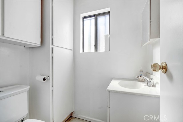 11214 Burbank Boulevard photo 8