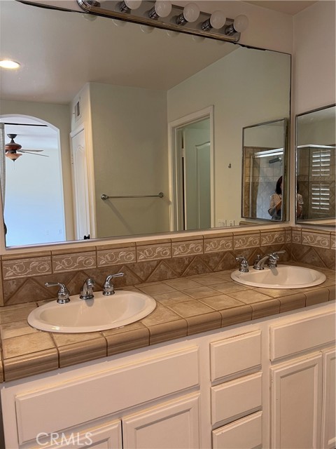 Tiled counter in master bathroom