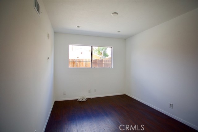 665 Irving photo 5
