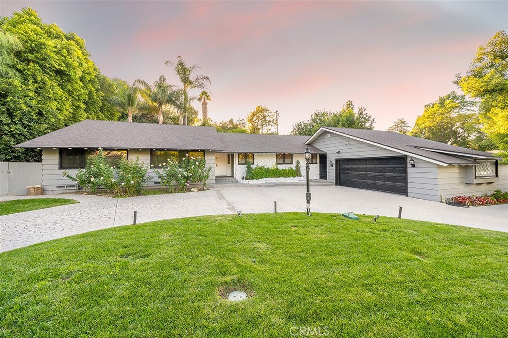 Photo of 4945 WINNETKA Avenue, Woodland Hills, CA 91364