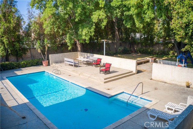 Detail Gallery Image 1 of 1 For 7311 Kester Ave #13,  Van Nuys,  CA 91405 - 2 Beds | 2/1 Baths