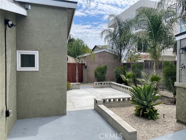 6059 Cleon Avenue photo 8
