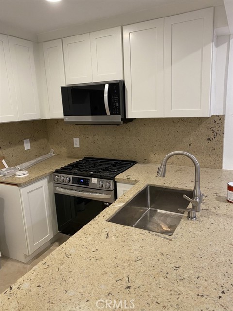 17915 Collins Street photo 2
