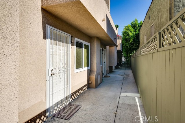 1154 Sycamore Avenue, Hollywood, California 90038, 2 Bedrooms Bedrooms, ,3 BathroomsBathrooms,Residential Purchase,For Sale,Sycamore,SR21264665