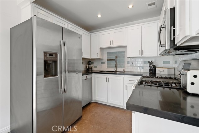 14937 Dickens Street, 206 photo 7