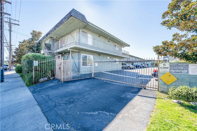 5329 Cahuenga Boulevard photo 1