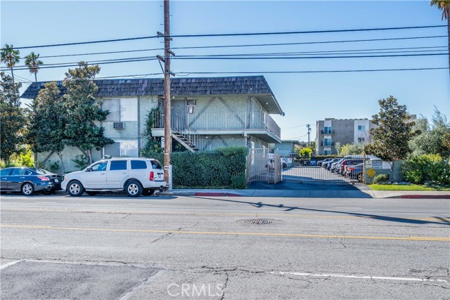 5329 Cahuenga Boulevard photo 2