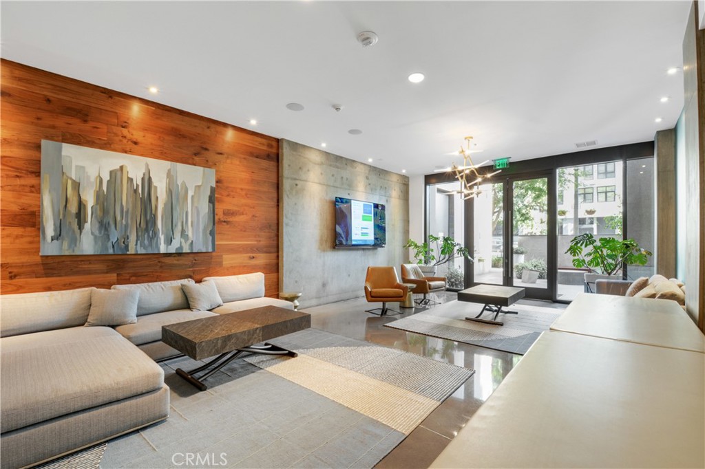 1111 S Grand Avenue 617, Los Angeles, CA 90015