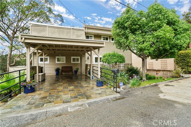 Photo of 21087 Topochico Drive, Woodland Hills, CA 91364