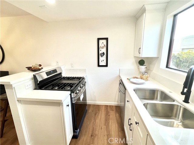 10220 De Soto Avenue, 11 photo 8